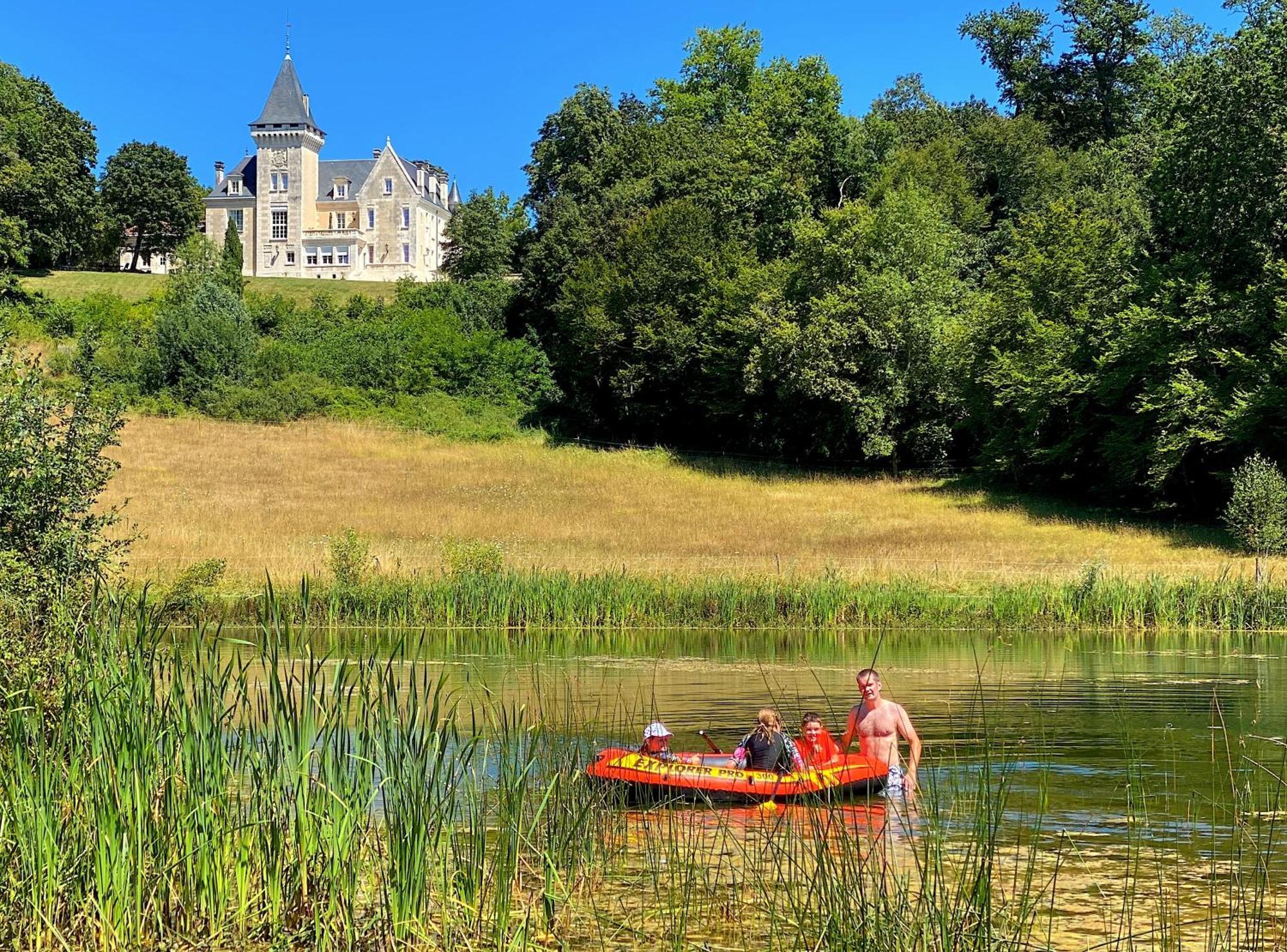Chateau De Bellevue B&B Et Appartements Avec Piscine Saisonal Chauffee Et Chambres Partout Climatisees Saint-Avit  Εξωτερικό φωτογραφία